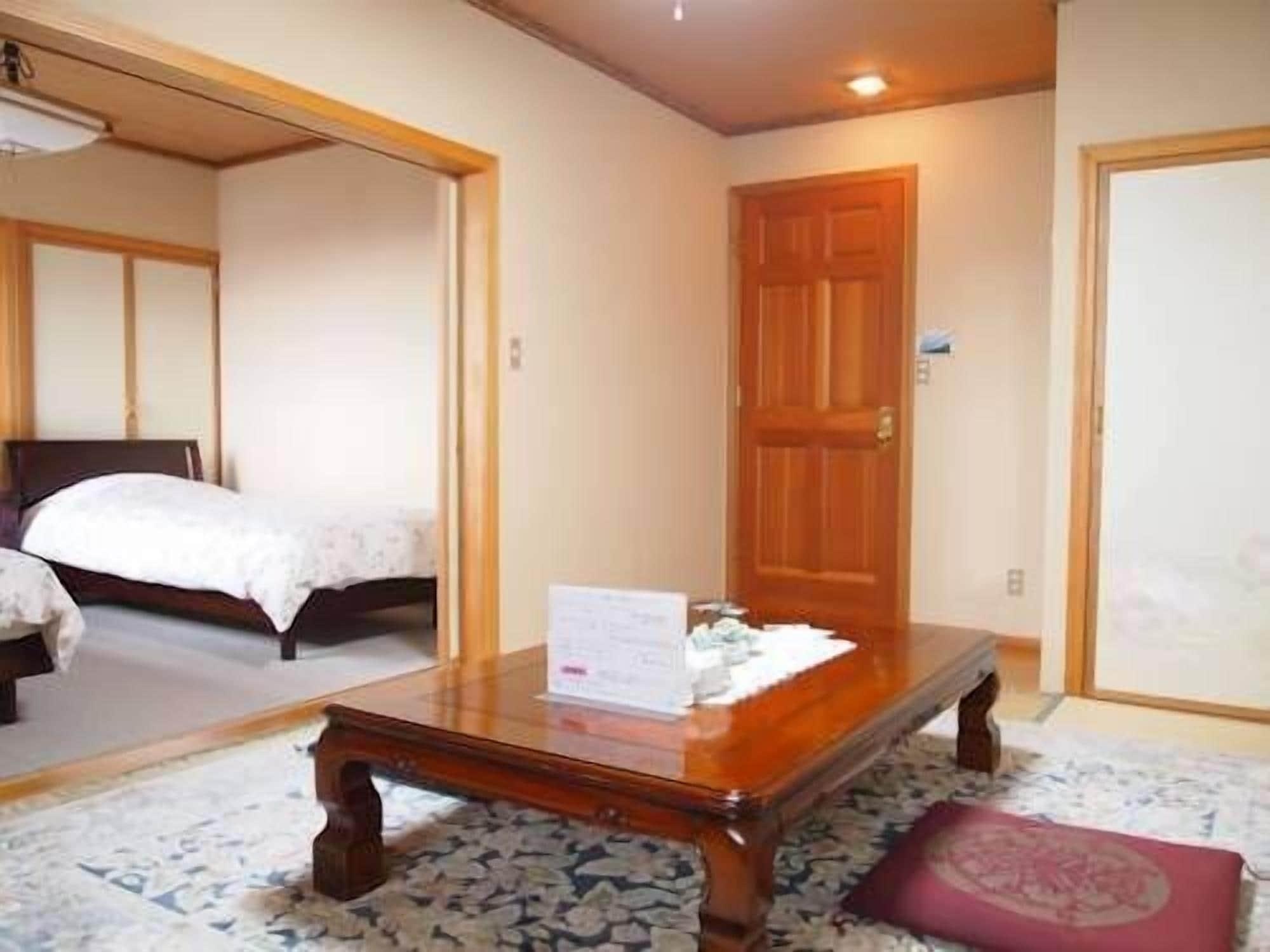 Petit Hotel Corinthian Rebun Экстерьер фото