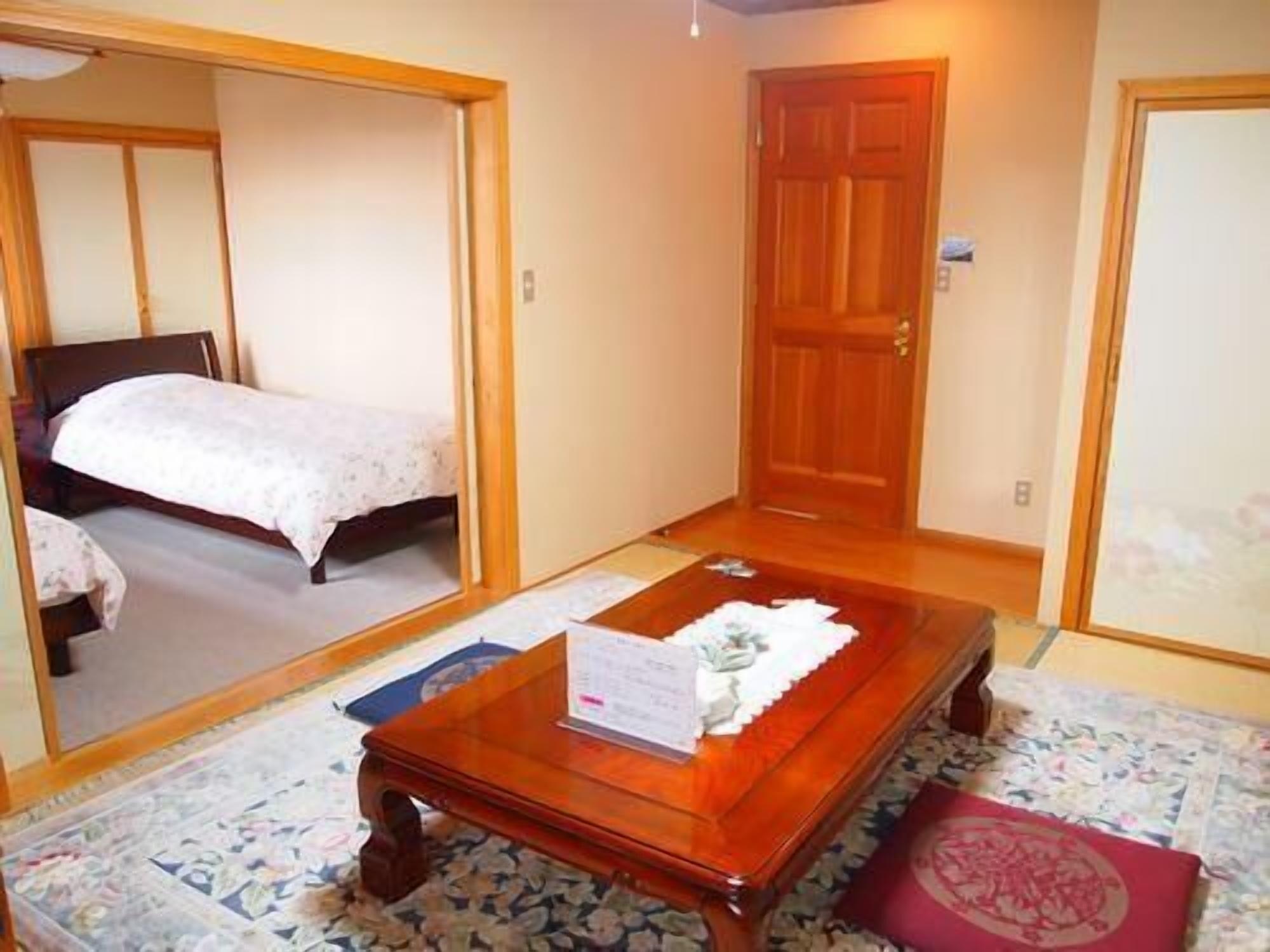 Petit Hotel Corinthian Rebun Экстерьер фото
